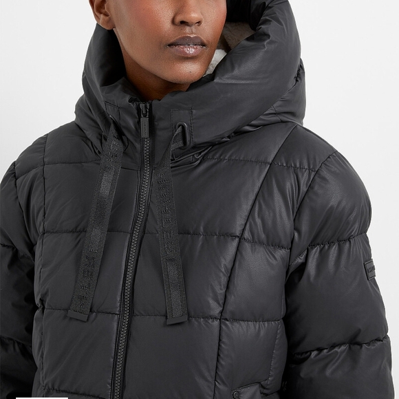 Hunter Women's Black Puffer Coat - Picture 2 of 9